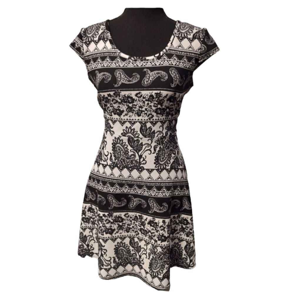 Black & White Paisley Short Sleeve Mini Dress